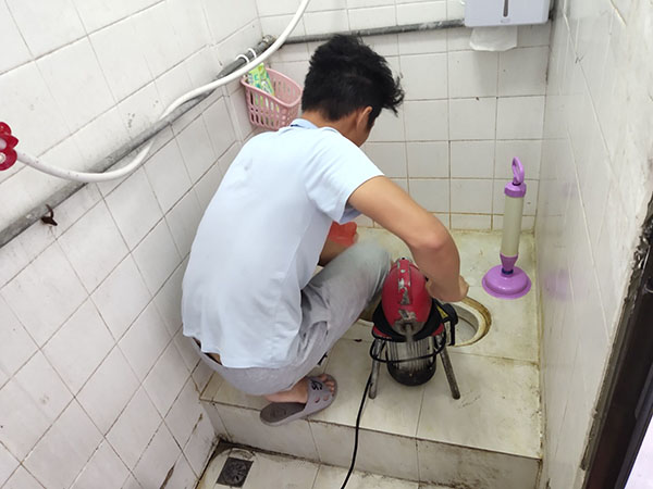 祥符管道堵塞冒臭气 专业师傅现场解决问题