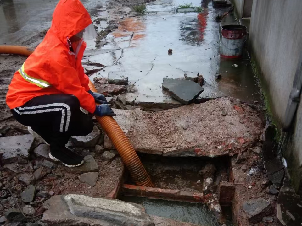 祥符专业清理污水池 炜誉市政以规范流程守护城市 “肠道”