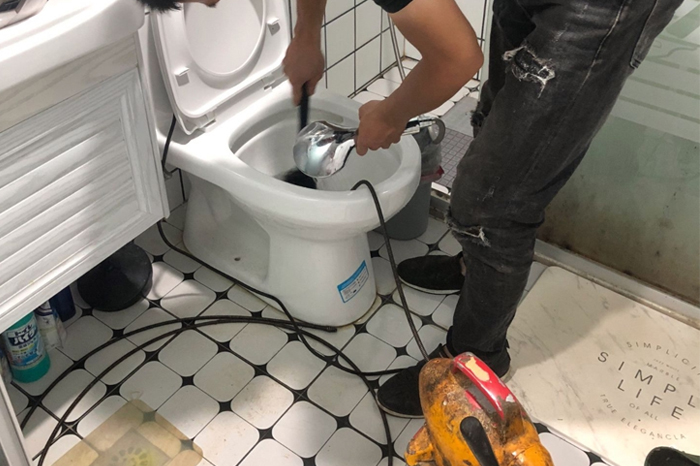 祥符马桶堵塞自己疏通还是找师傅？专业上门服务让你省时更省心